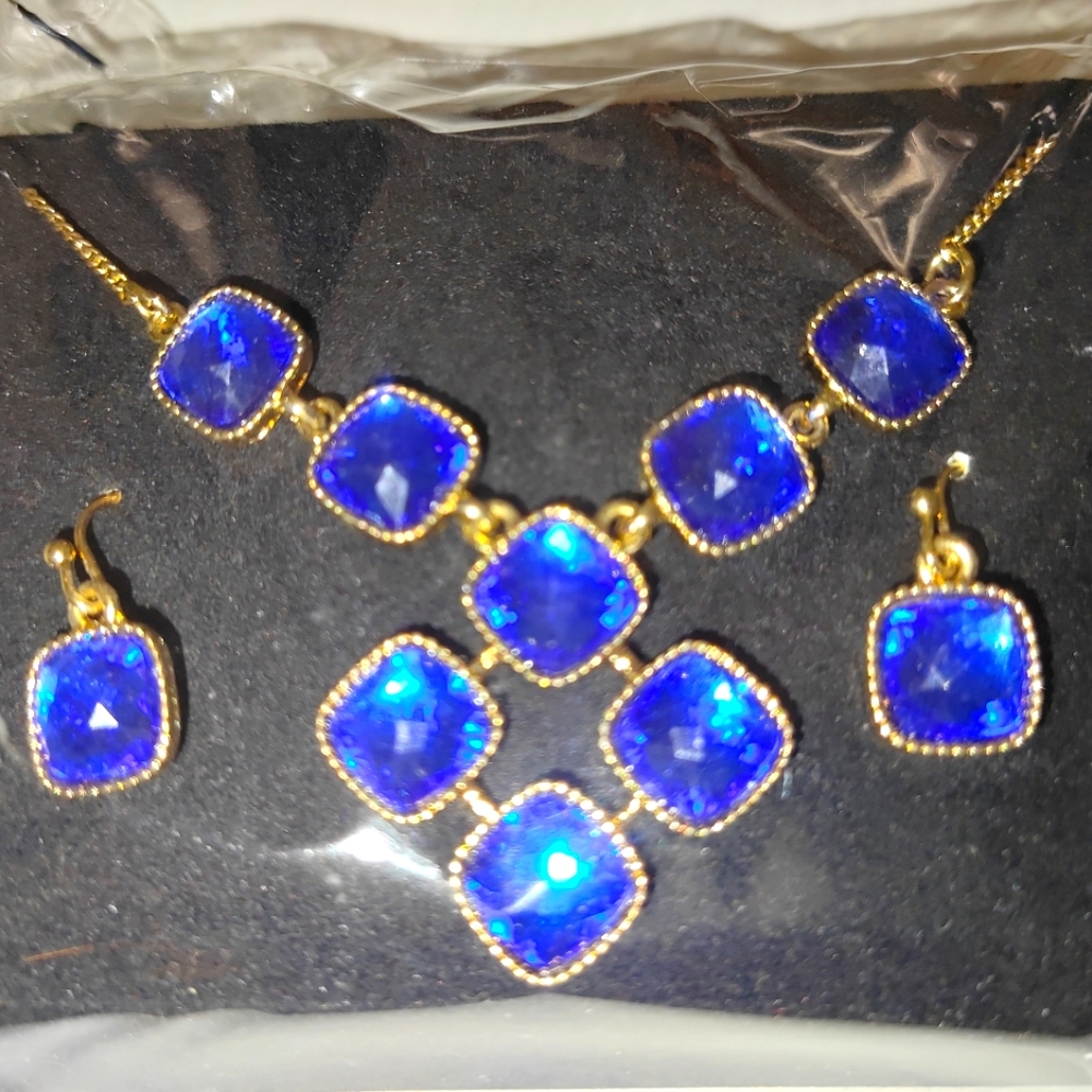 Vintage new Avon SAQ Necklace and Earrings gold tone and sapphire